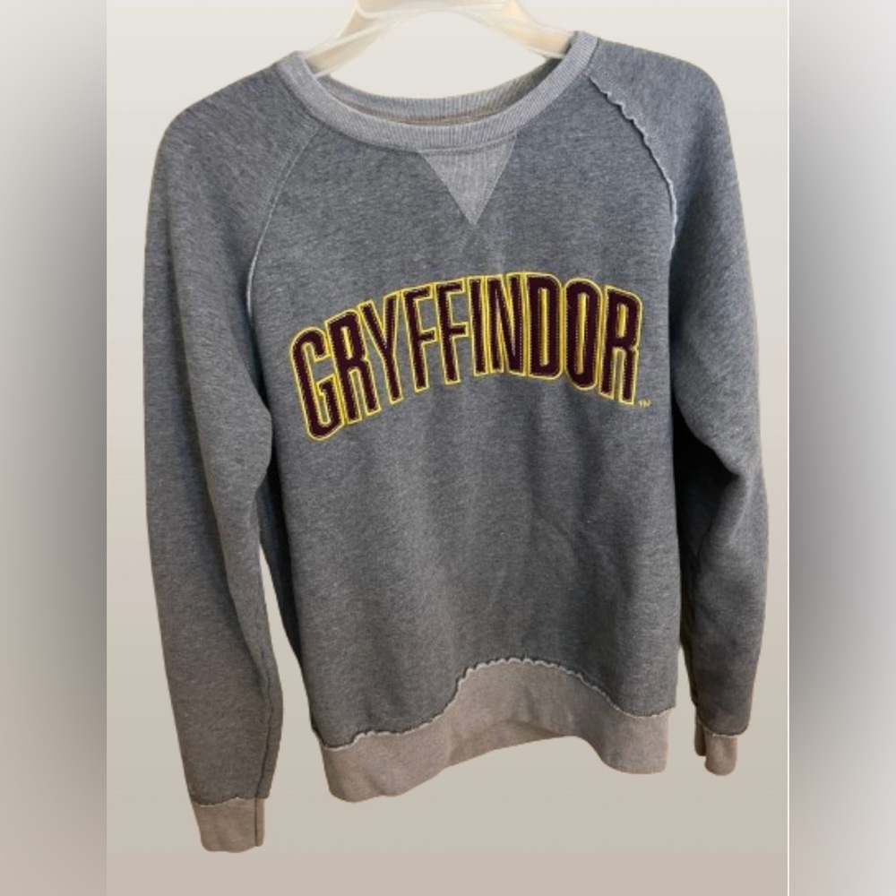 Universal Studios Harry Potter Gryffindor sweater